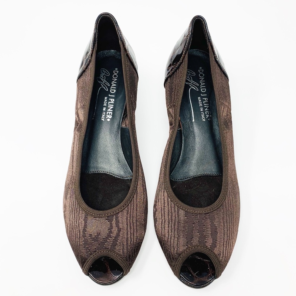 Donald J Pliner sz 6.5 Brown Textured Croc Peeptoe